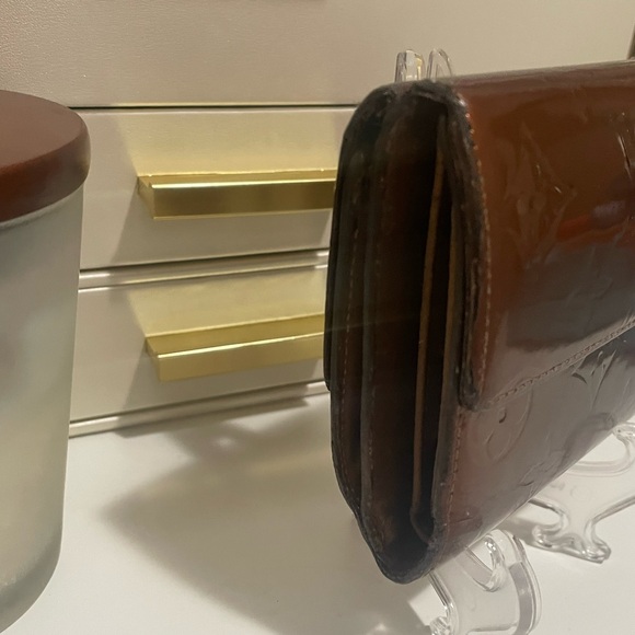 Louis Vuitton monogram Vernis Elise wallet in Carmel Gold - Picture 14 of 16